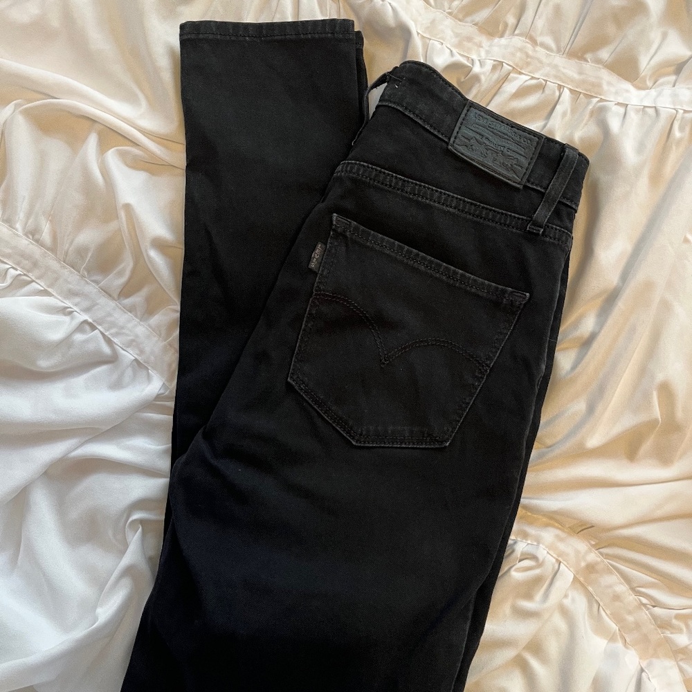 Black Levi's Skinny Jeans - Size 26x28